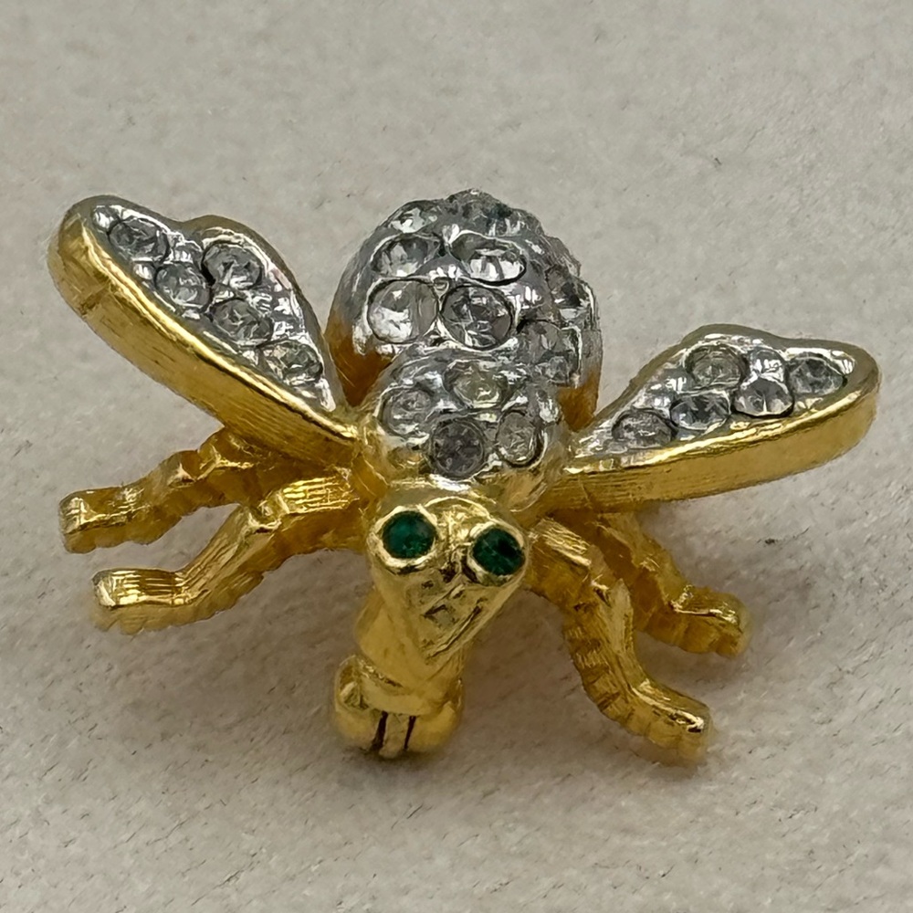 Vintage Joan Rivers Bee Brooch Gold Tone Clear Rhinestones Green Eyes Small EUC